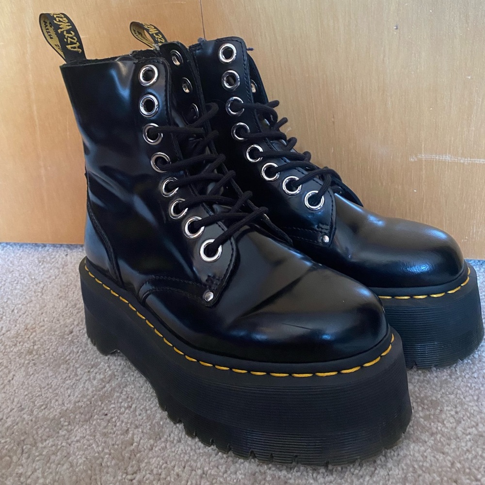 Dr. Martens Jadon Max !!MAKE OFFERS!!